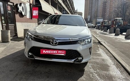 Toyota Camry, 2017 год, 2 100 000 рублей, 6 фотография