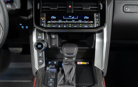 Toyota Land Cruiser, 2025 год, 19 500 000 рублей, 21 фотография