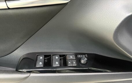 Toyota Camry, 2018 год, 2 399 000 рублей, 23 фотография