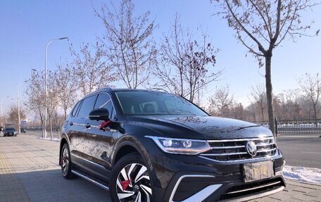 Volkswagen Tiguan II, 2022 год, 2 790 000 рублей, 3 фотография