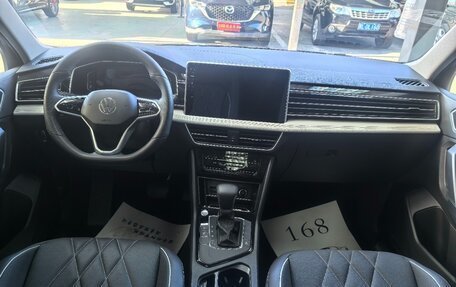 Volkswagen Tiguan II, 2022 год, 2 790 000 рублей, 9 фотография