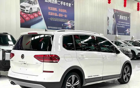 Volkswagen Touran III, 2022 год, 2 685 069 рублей, 6 фотография