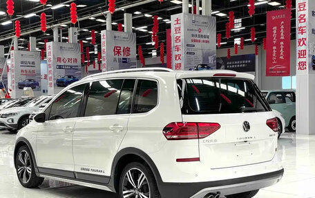 Volkswagen Touran III, 2022 год, 2 685 069 рублей, 4 фотография