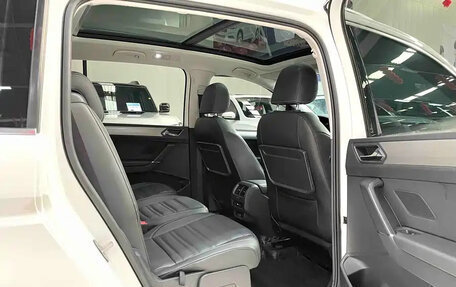 Volkswagen Touran III, 2022 год, 2 685 069 рублей, 18 фотография