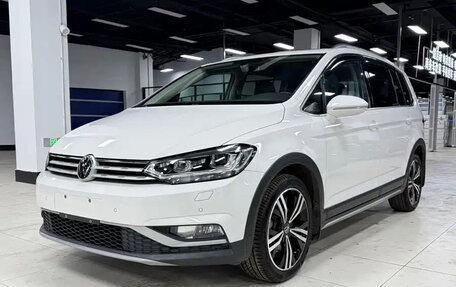 Volkswagen Touran III, 2022 год, 2 399 123 рублей, 1 фотография
