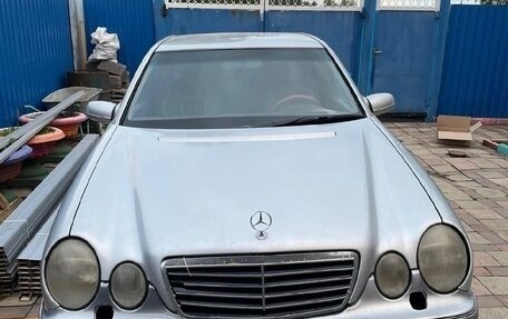 Mercedes-Benz E-Класс, 1999 год, 280 000 рублей, 1 фотография