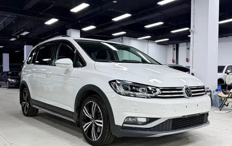Volkswagen Touran III, 2022 год, 2 399 123 рублей, 3 фотография