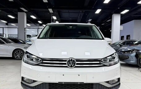 Volkswagen Touran III, 2022 год, 2 399 123 рублей, 2 фотография