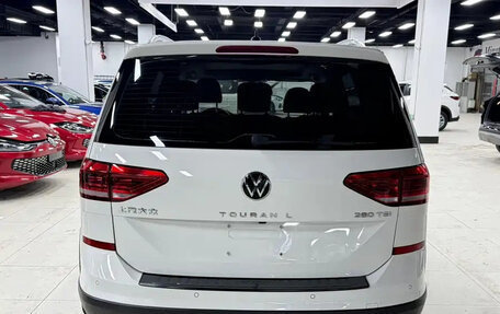 Volkswagen Touran III, 2022 год, 2 399 123 рублей, 5 фотография