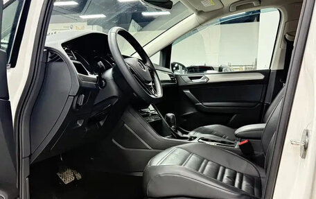 Volkswagen Touran III, 2022 год, 2 399 123 рублей, 8 фотография