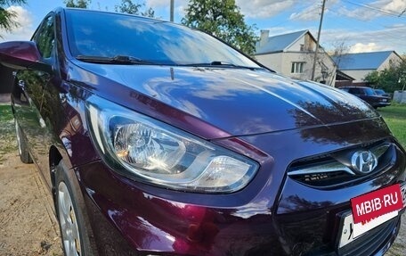 Hyundai Solaris II рестайлинг, 2012 год, 800 000 рублей, 10 фотография