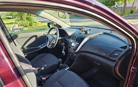 Hyundai Solaris II рестайлинг, 2012 год, 800 000 рублей, 14 фотография