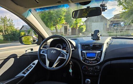 Hyundai Solaris II рестайлинг, 2012 год, 800 000 рублей, 17 фотография