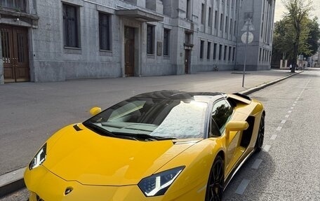 Lamborghini Aventador I рестайлинг, 2019 год, 35 000 000 рублей, 3 фотография