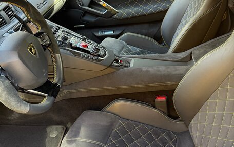 Lamborghini Aventador I рестайлинг, 2019 год, 35 000 000 рублей, 12 фотография