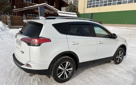 Toyota RAV4, 2018 год, 3 300 000 рублей, 10 фотография