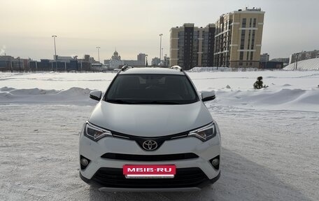 Toyota RAV4, 2018 год, 3 300 000 рублей, 2 фотография