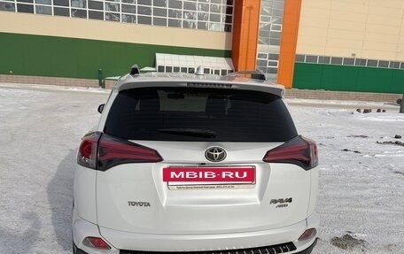 Toyota RAV4, 2018 год, 3 300 000 рублей, 8 фотография