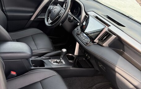 Toyota RAV4, 2018 год, 3 300 000 рублей, 14 фотография