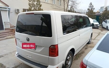 Volkswagen Caravelle T6 рестайлинг, 2018 год, 3 550 000 рублей, 4 фотография