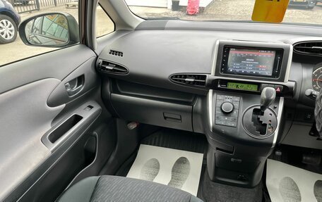 Toyota Wish II, 2012 год, 1 399 000 рублей, 17 фотография