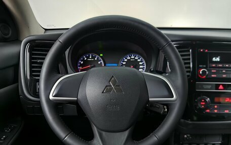 Mitsubishi Outlander III рестайлинг 3, 2020 год, 1 957 000 рублей, 11 фотография