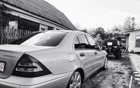 Mercedes-Benz C-Класс, 2003 год, 450 000 рублей, 1 фотография