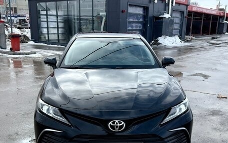 Toyota Camry, 2021 год, 3 150 000 рублей, 1 фотография