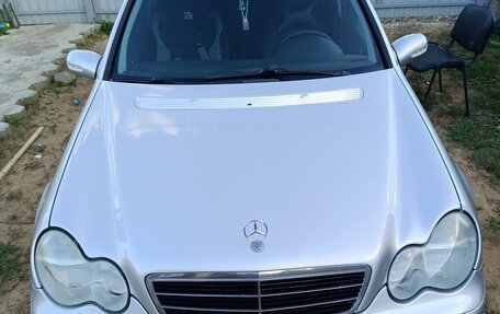 Mercedes-Benz C-Класс, 2003 год, 450 000 рублей, 3 фотография