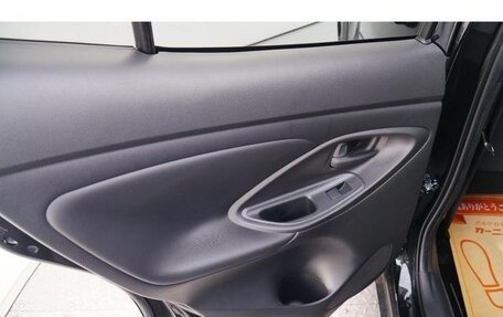 Toyota Yaris Cross, 2022 год, 1 496 000 рублей, 18 фотография