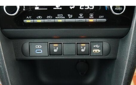 Toyota Yaris Cross, 2022 год, 1 496 000 рублей, 32 фотография