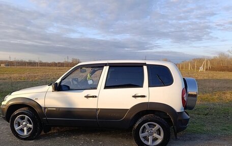 Chevrolet Niva I рестайлинг, 2015 год, 690 000 рублей, 2 фотография