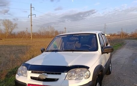 Chevrolet Niva I рестайлинг, 2015 год, 690 000 рублей, 4 фотография