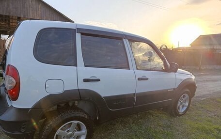 Chevrolet Niva I рестайлинг, 2015 год, 690 000 рублей, 9 фотография