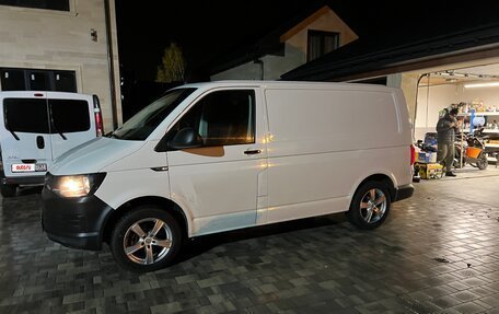Volkswagen Transporter T6 рестайлинг, 2019 год, 2 650 000 рублей, 2 фотография