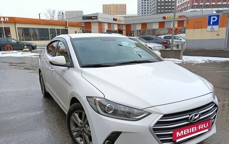 Hyundai Elantra VI рестайлинг, 2018 год, 1 550 000 рублей, 10 фотография