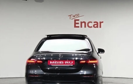 Mercedes-Benz E-Класс, 2022 год, 6 019 000 рублей, 4 фотография