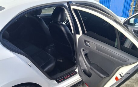 Volkswagen Jetta VI, 2015 год, 860 000 рублей, 2 фотография