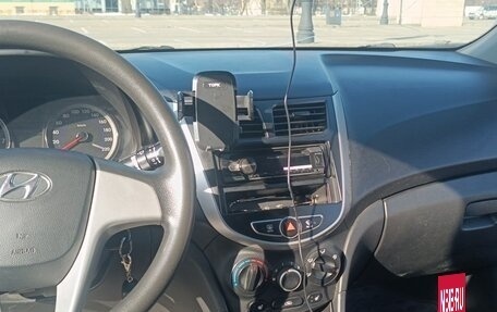 Hyundai Solaris II рестайлинг, 2011 год, 670 000 рублей, 9 фотография