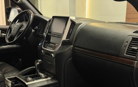 Toyota Land Cruiser 200, 2018 год, 6 199 000 рублей, 9 фотография