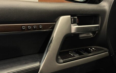 Toyota Land Cruiser 200, 2018 год, 6 199 000 рублей, 13 фотография