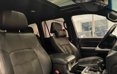 Toyota Land Cruiser 200, 2018 год, 6 199 000 рублей, 10 фотография