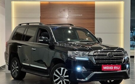 Toyota Land Cruiser 200, 2018 год, 6 199 000 рублей, 4 фотография