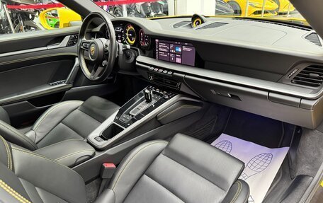 Porsche 911, 2021 год, 13 490 000 рублей, 25 фотография