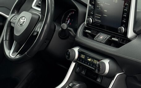 Toyota RAV4, 2020 год, 2 850 000 рублей, 24 фотография