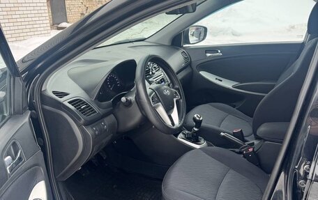 Hyundai Solaris II рестайлинг, 2011 год, 560 000 рублей, 10 фотография