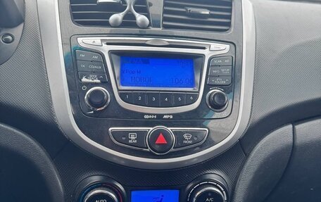 Hyundai Solaris II рестайлинг, 2011 год, 560 000 рублей, 12 фотография