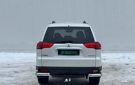 Mitsubishi Pajero Sport II рестайлинг, 2015 год, 2 095 000 рублей, 6 фотография