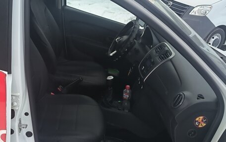 Renault Logan II, 2022 год, 655 000 рублей, 6 фотография