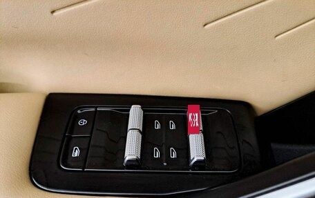 Geely Atlas, 2023 год, 2 750 000 рублей, 10 фотография